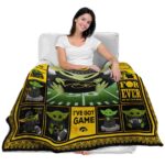 customized iowa hawkeyes baby yoda black blanket best selling