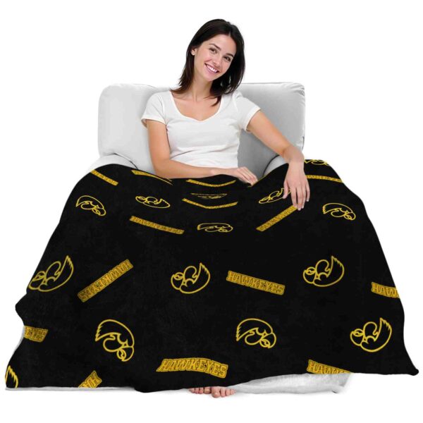 iowa hawkeyes diehard fans black blanket latest model
