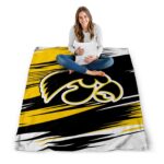 iowa hawkeyes paint streaks black white blanket best selling