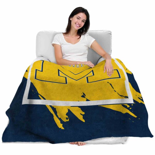 michigan wolverines splatter effect blue blanket latest model