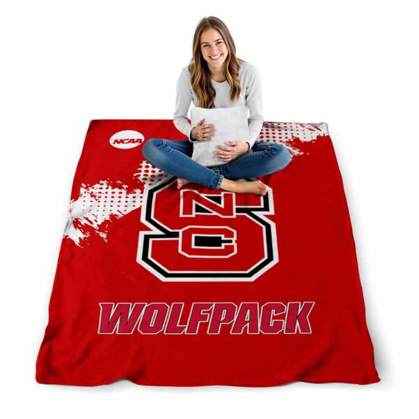 nc state wolfpack grunge texture red blanket high quality