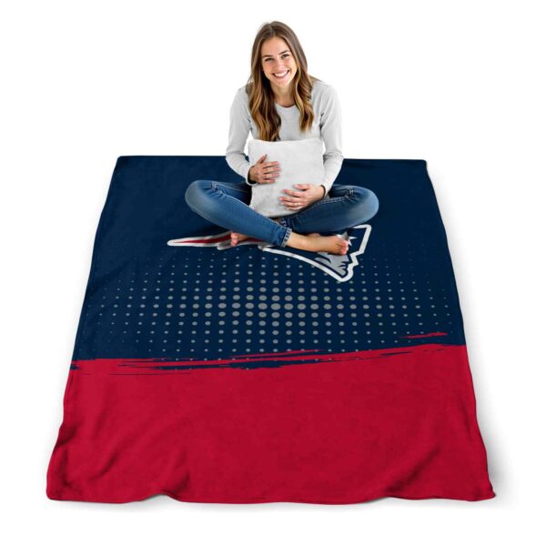 new england patriots gradient dots blue blanket high quality
