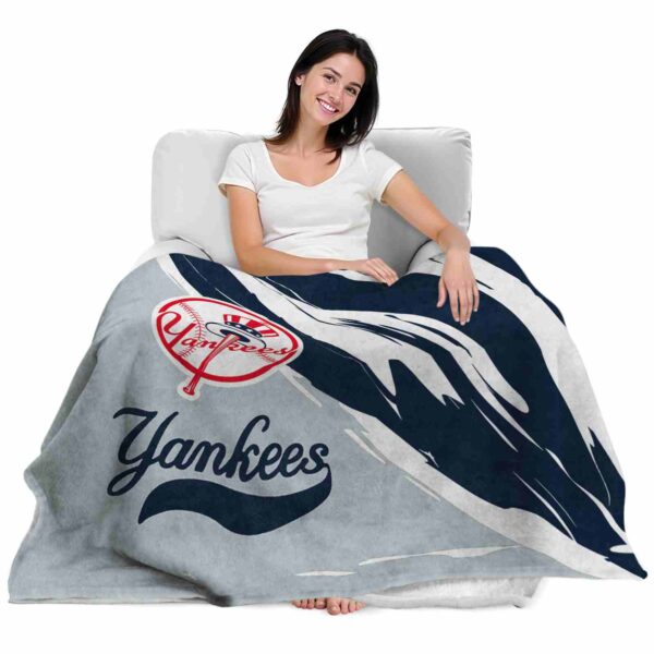 new york yankees brushstrokes navy white blanket latest model