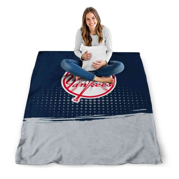 new york yankees gradient dots navy blanket high quality