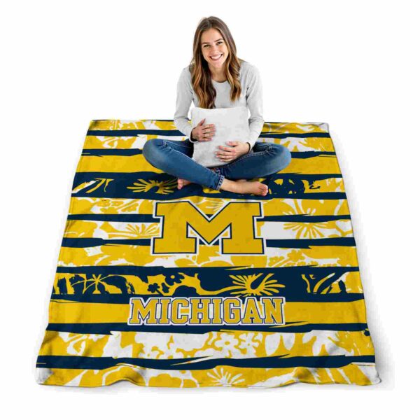 personalized michigan wolverines floral stripes blue white blanket high quality