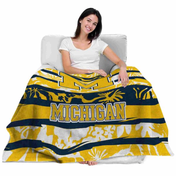 personalized michigan wolverines floral stripes blue white blanket latest model