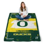 personalized oregon ducks paint strokes green white blanket best selling