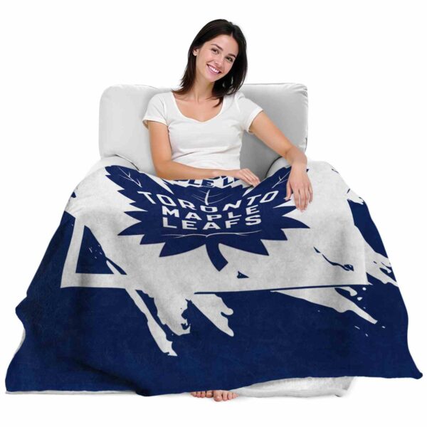 toronto maple leafs splatter effect blue blanket latest model