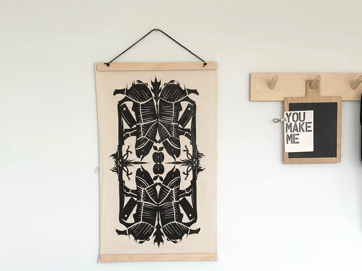 The last options for you is to use poster hanger for small blanket