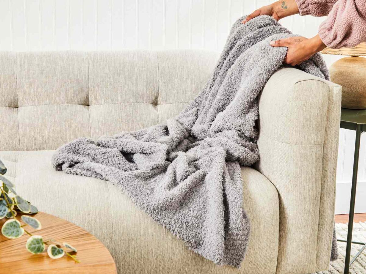 What is a throw blanket? Source: The Spruce