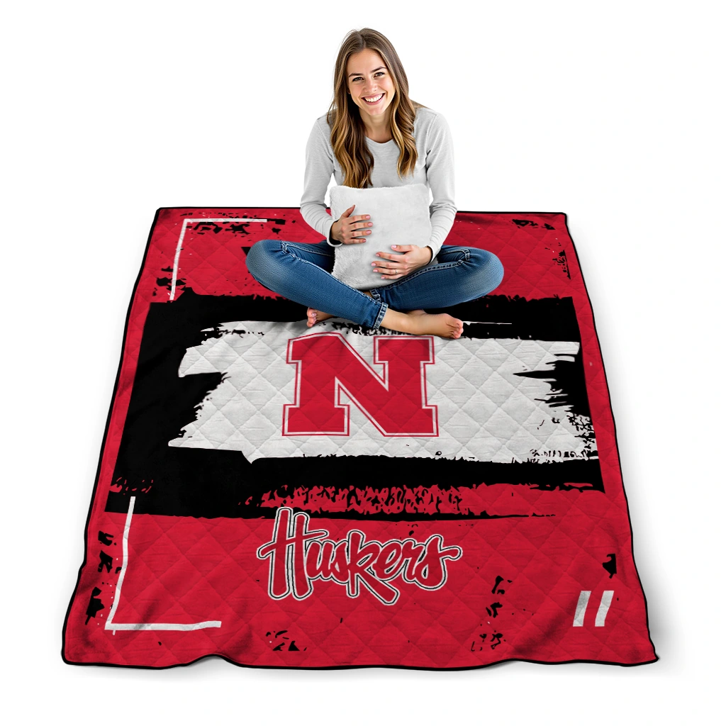 customized nebraska cornhuskers grunge patch red white quilt blanket high quality customized nebraska cornhuskers grunge patch red white quilt blanket high quality