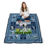 customized north carolina tar heels snoopy coach light blue quilt blanket best selling