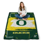 customized oregon ducks grunge patch green white quilt blanket best selling
