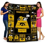 iowa hawkeyes snoopy love black quilt blanket best selling