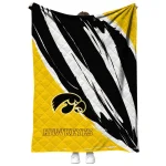 iowa hawkeyes stroke art black white quilt blanket best selling