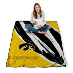 iowa hawkeyes stroke art black white quilt blanket best selling