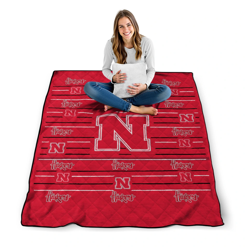 nebraska cornhuskers handdrawn stripes red quilt blanket high quality nebraska cornhuskers handdrawn stripes red quilt blanket high quality