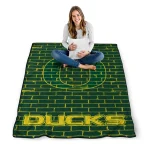 oregon ducks brick grid green quilt blanket best selling