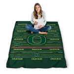 oregon ducks handdrawn stripes green quilt blanket best selling
