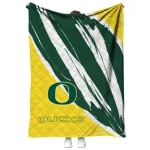 oregon ducks stroke art green white quilt blanket best selling