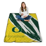 oregon ducks stroke art green white quilt blanket best selling