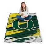 oregon ducks wild lines green white quilt blanket best selling