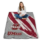 umass minutemen stroke art red white quilt blanket best selling