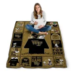 wake forest demon deacons snoopy love gold quilt blanket best selling