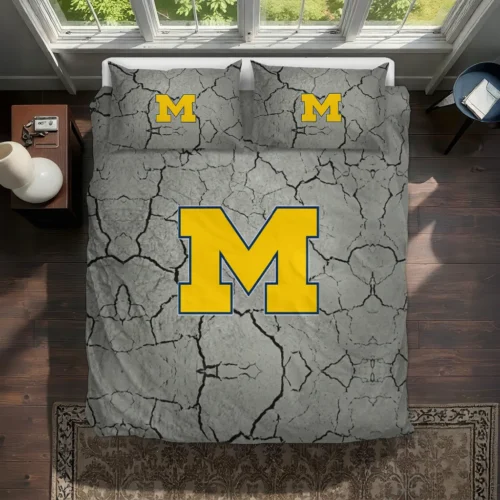 Michigan Wolverines Cracked Texture Bedding Set Best Selling